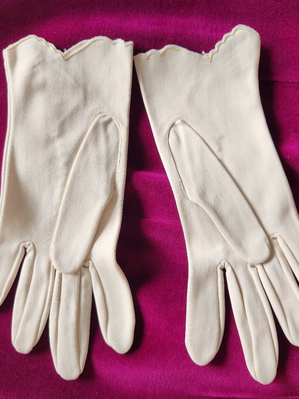 Vintage Cream Scalloped Embroidered Dress Gloves - Picture 2 of 4